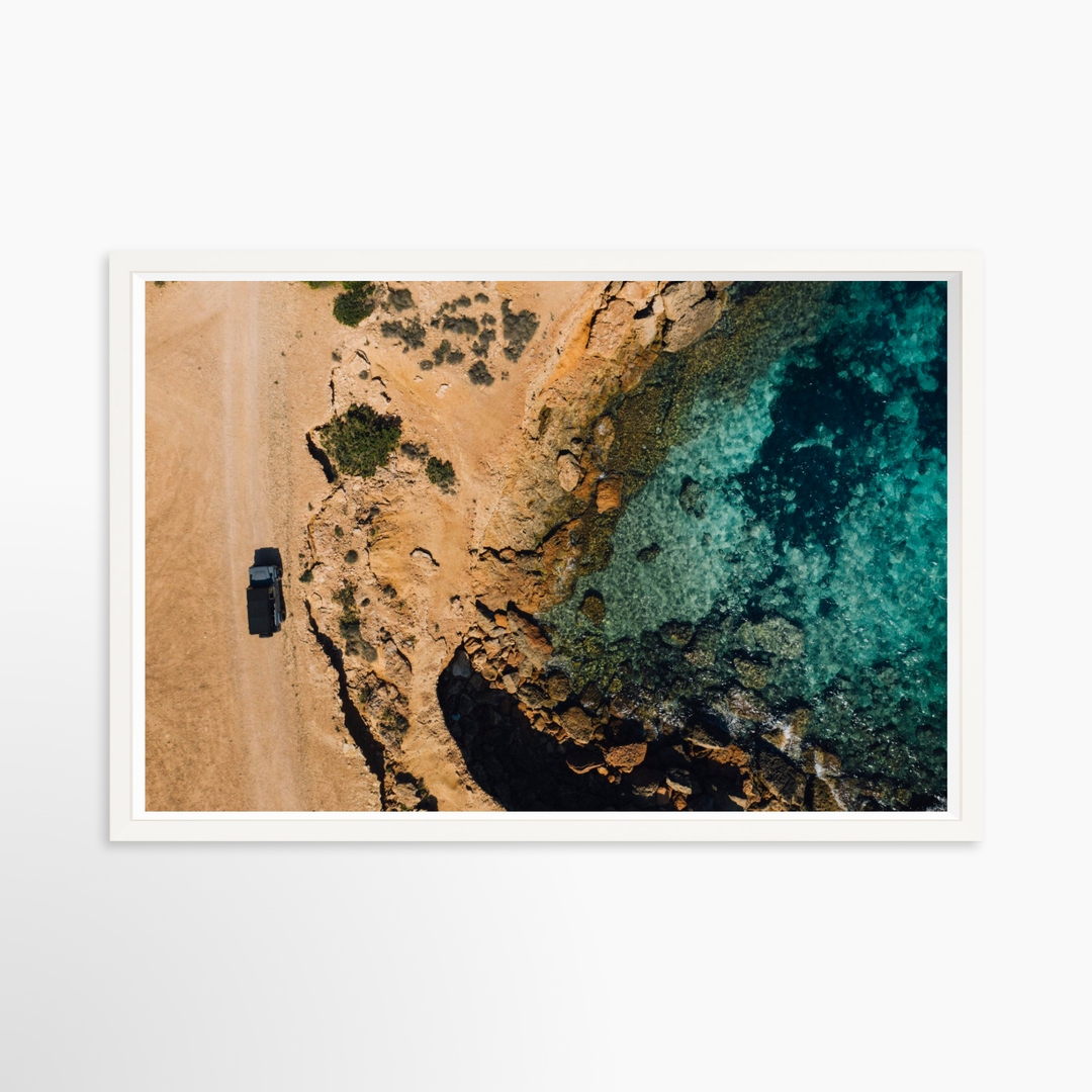 V- 39x26 / White / Full Bleed