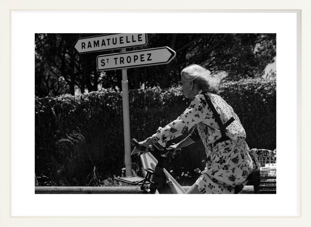 IV - 27x18 / White / Matted